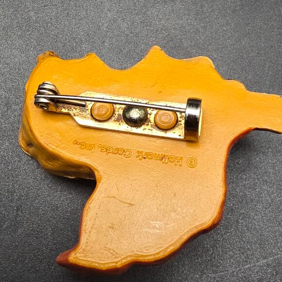 Hallmark 1978 Pixie Elf In Leaf Brooch Vintage Plastic Falll Jewelry - Picture 6 of 6